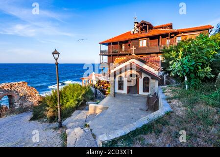 Sozopol, Bulgaria. Mar Nero idilliaca costa sul centro medievale di Apollonia, Balcani. Foto Stock