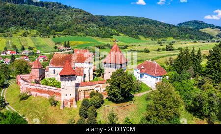 Alma VII, Transilvania in Romania. Villaggio e chiesa fortificata sassone punto di riferimento in Europa orientale. Foto Stock