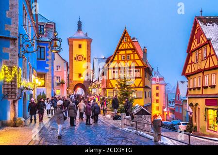 Rothenburg ob der Tauber, Germania - Dicembre 2018: Fiera di Natale a Romantische Strasse, Rothenburg ob der Tauber città Baviera, Germania Foto Stock