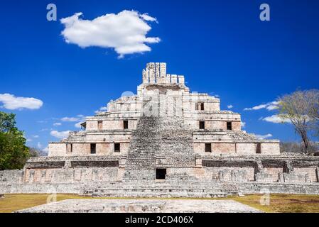 Campeche - Yucatan, Messico. Rovine Maya di Edzna. Piramide dei cinque piani, città precolombiana. Foto Stock