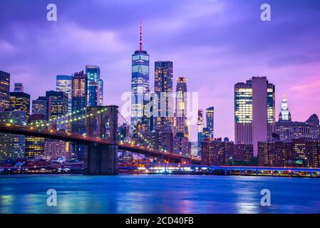 New York, Stati Uniti d'America - Vista panoramica di Lower Manhattan, Ponte di Brooklyn e Torre Freedem. Foto Stock