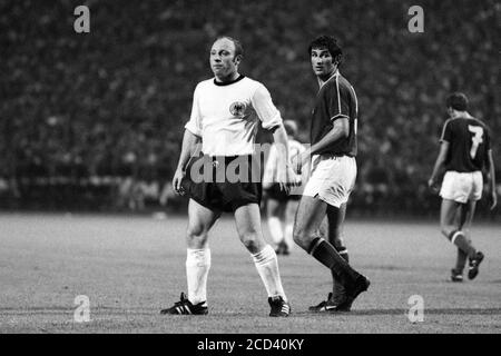 Norimberga, Germania. 19 agosto 2020. Uwe SEELER nel suo ultimo Laenderspiel, azione, duelli, perdenti non identificati, calcio Laenderspiel (Germania - Ungheria 3: 1 a Norimberga su 09.09.1970, Â | utilizzo nel mondo Credit: dpa/Alamy Live News Foto Stock