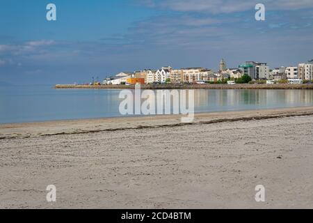 Vista della Baia di Galway dalla spiaggia. Co Galway, Irlanda Foto Stock