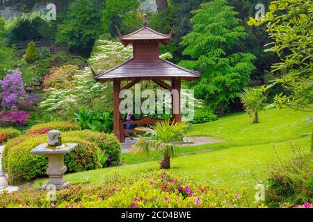 ENNISKERRY, CO. WICKLOW, IRLANDA - Maggio 2016: Rotonda del giardino giapponese nei giardini di Powerscourt. Foto Stock