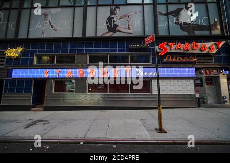 -New York, NY - 20200606 - la riapertura continua nella fase 4 attraverso le aree densamente popolate di New York e New Jersey Musical Midtown Staple Ellen's Stardust Diner May Close for Good, Deve 600.000 dollari in affitto mentre New York City entra nella fase 4 della riapertura a seguito delle restrizioni imposte per rallentare la diffusione del coronavirus il 25 luglio 2020 a New York City. La quarta fase consente di praticare arte e intrattenimento all'aperto, eventi sportivi senza tifosi e produzioni multimediali. -IMMAGINE: Vista generale -FOTO di: JOHN NACION/startraksphoto.com questa è un'immagine editoriale, gestita dai diritti. Contattare Startraks Photo Foto Stock