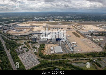 Immagine aerea dell'aeroporto Gatwick di Londra da Nord Foto Stock