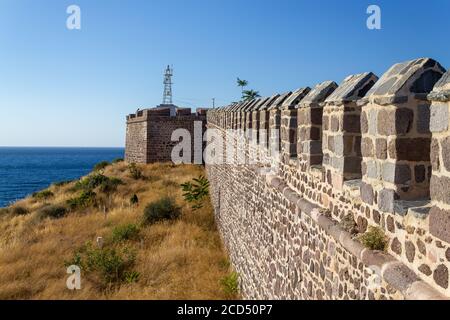 Babakale, Canakkale / Turchia - Luglio 18 2020: Castello di Babakale e centro città Turchia e il punto più occidentale dell'Asia continentale Foto Stock