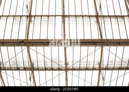 Soffitto in vetro visto dal basso Foto Stock