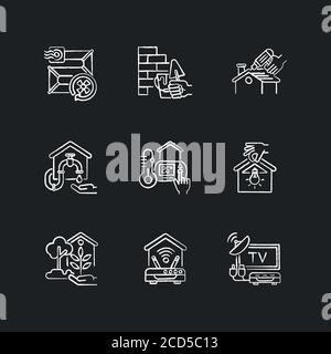 Miglioramenti della casa icone bianche gesso impostate su sfondo nero Illustrazione Vettoriale