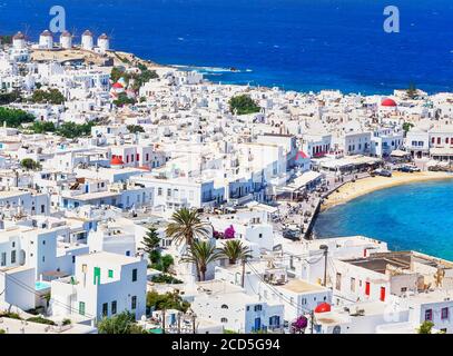 Mykonos Città e porto vecchio, vista elevata, Mykonos, Cicladi, Grecia Foto Stock