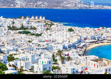 Mykonos Città e porto vecchio, vista elevata, Mykonos, Cicladi, Grecia Foto Stock