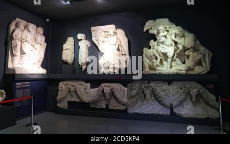 Rilievi del monumento partico nel Museo di Efeso, Selcuk Town, Smirne City, Turchia Foto Stock