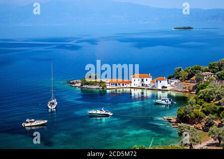 Tzasteni un pittoresco piccolo borgo e splendida baia vicino a Milina città, Pelio meridionale, Magnessia, Tessaglia, Grecia. Foto Stock