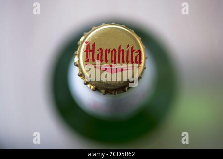 TIMISOARA, ROMANIA - 04 OTTOBRE 2019: Primo piano su un tappo per bottiglia di birra a Hargita. Prodotto in Romania Foto Stock