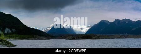 Paesaggio con vista del ghiacciaio Root, Wrangell-St Elias National Park, McCarthy, Alaska, Stati Uniti Foto Stock