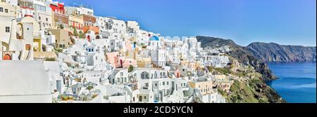 Vista panoramica delle case di Oia, Santorini, Grecia Foto Stock