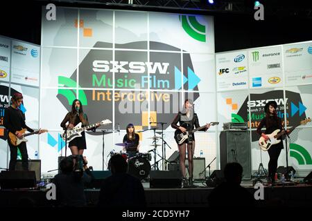 13 marzo 2014, Austin, Texas, USA: Le Dum Dum Girls si esibiscono alla vetrina SXSW KCSN. (Immagine di credito: © Billy Bendight/ZUMA Wire) Foto Stock