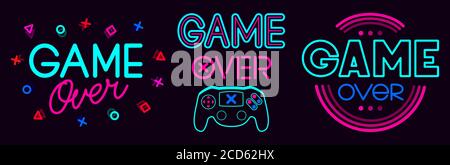 Segni di Game Over. Computer video gioco morte frasi schermata, ultima vita video gioco glitch, video gioco non riuscito schermata vettore illustrazione icone set Illustrazione Vettoriale