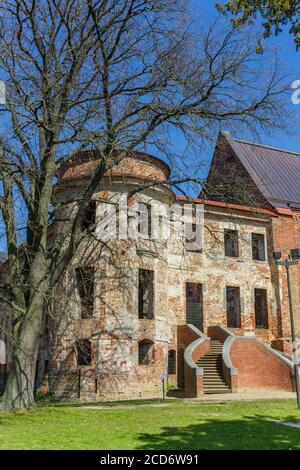 Torre angolare e le scale del monastero in Dargun, Germania Foto Stock