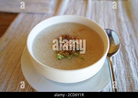 Jok, alghe di porridge di riso di stile thailandese Foto Stock