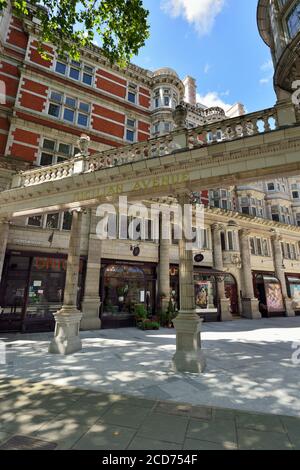 Sicilian Avenue pedonale shopping parade, Bloomsbury, Holborn, Londra, Regno Unito Foto Stock