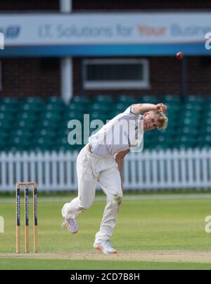 Alex Evans del Leicestershire bowling contro Nottinghamshire in un Bob Willis Trofeo match Foto Stock