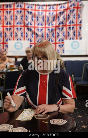 Il Partito Brexit e la filiale di Barnsley del Partito Democratici e Veterani hanno un partito Brexit all’Highfields Working Mens Club, Barnsley. L'evento è stato organizzato dal Consigliere Victoria Felton (Brexit) che si è presentato contro Labors Dan Jarvis (Barsnely Central) nelle elezioni generali del 2019. È riuscita a garantire una quota del 30% dei voti, perdendo nei confronti di Dan Jarvis con il voto del 3,500; il candidato più accheiving del partito Brexit alle elezioni. Foto Stock