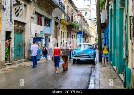 Cuba, l'Avana - 09 dicembre 2016: Vivere nella vera strada cubana Foto Stock
