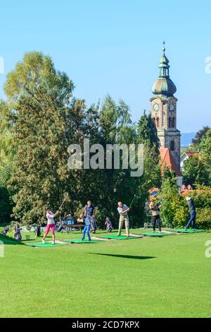 Giocatori di golf sul campo pratica Foto Stock