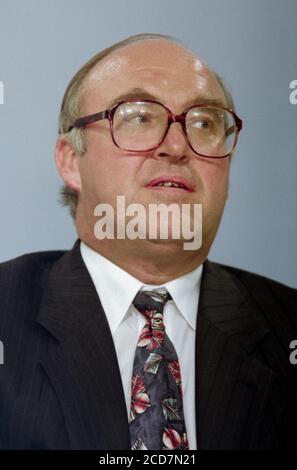 John Smith MP sulla piattaforma alla Conferenza del Partito del lavoro al Centro di Brighton nel Sussex Est. 27 settembre 1993. Foto: Neil Turner Foto Stock