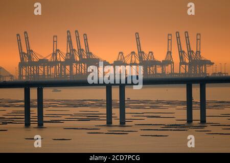 Deep Bay (Hong Kong - Cina) Ponte al tramonto, preso da Tsim bei Tsui, Hong Kong 14 novembre 2016 Foto Stock