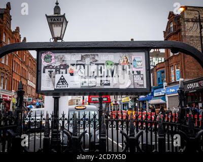 Gentlemen Toilets e Taxi Rank a Camden Town, Londra Foto Stock