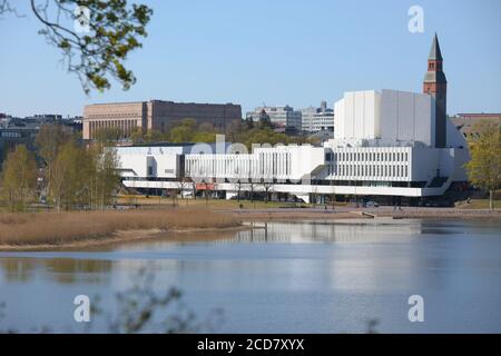 Finlandia Hall edificio sulla riva del lago, Helsinki, Finlandia Foto Stock