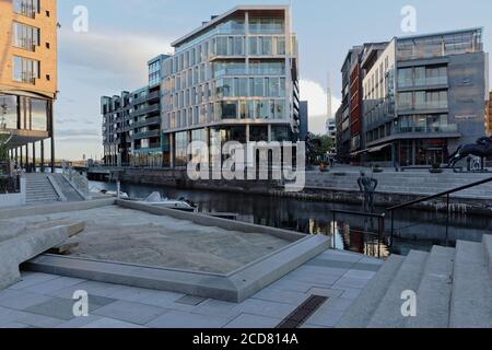 Appartamenti in via Bryggegangen a Tjuvholmen, Oslo, Norvegia. L'area fa parte del progetto di rinnovamento urbano di Fjord City Foto Stock