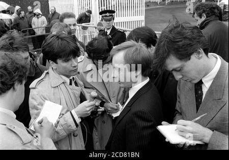 BBC Strike e NUJ e BETA picket al BBC Television Center, Wood Lane, Shepherd’s Bush. Londra. 24 aprile 1989. Foto: Neil Turner Foto Stock