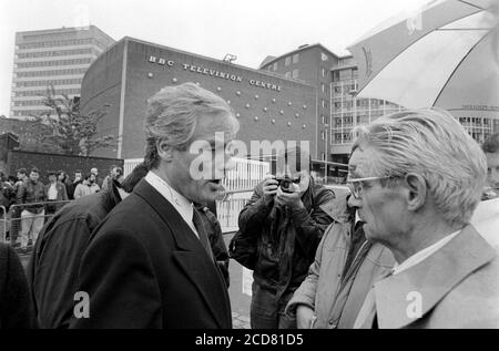 BBC Strike e NUJ e BETA picket al BBC Television Center, Wood Lane, Shepherd’s Bush. Londra. 24 aprile 1989. Foto: Neil Turner Foto Stock