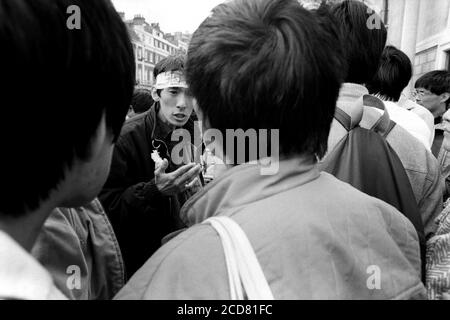 Picket dell'Ambasciata Cinese nell'Upper Regent Street per protestare contro le azioni di Piazza Tianenmen da parte del Governo Cinese. Londra. 24 aprile 1989. Foto: Neil Turner Foto Stock