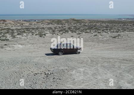 Vulcani da fango e cabina di Lada a Gobustan, Azerbaigian Foto Stock