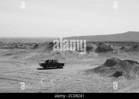 Vulcani da fango e cabina di Lada a Gobustan, Azerbaigian Foto Stock