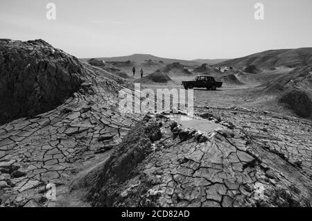 Vulcani da fango e cabina di Lada a Gobustan, Azerbaigian Foto Stock