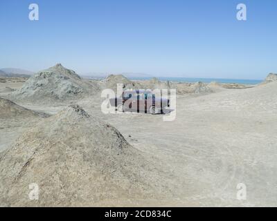 Vulcani da fango e cabina di Lada a Gobustan, Azerbaigian Foto Stock