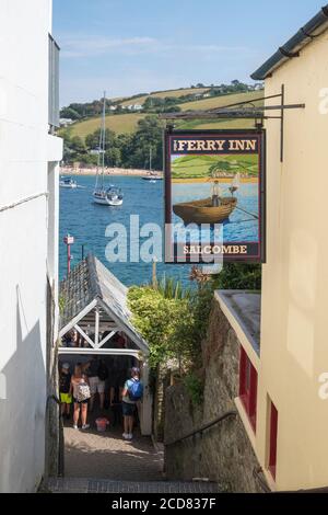 Segui le indicazioni per il pub Ferry Inn a pochi passi dal traghetto per East Portlemouth a Salcombe, South Hams, Devon Foto Stock