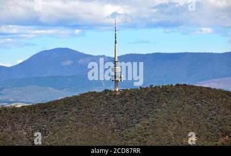 Telstra torre di comunicazione sulla montagna Nera a Canberra vista da Monte Ainslie Foto Stock