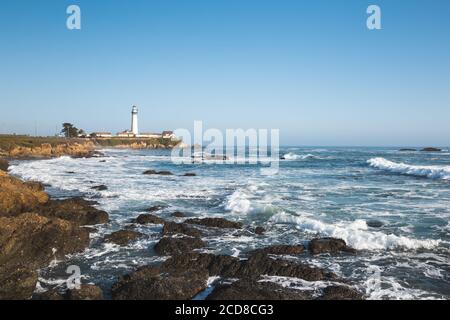 Foto mozzafiato di un faro di Pigeon PointPigeon Point sul Costa occidentale degli Stati Uniti Foto Stock