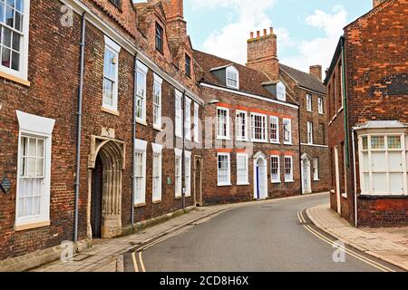 Vista su Queen Street nella zona storica di Kings Lynn, Norfolk, Regno Unito Foto Stock