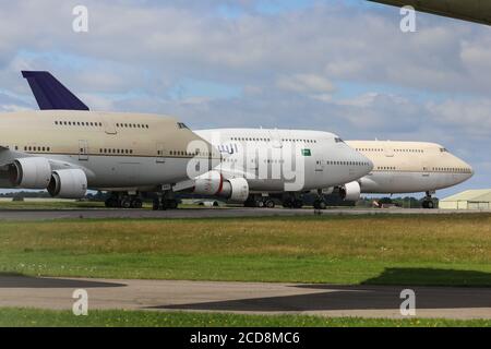 Tre Saudi Arabian Airlines Boeing 747 si trovano all'aeroporto di Cotswold in attesa di rottamazione a seguito del ritiro dall'uso Foto Stock