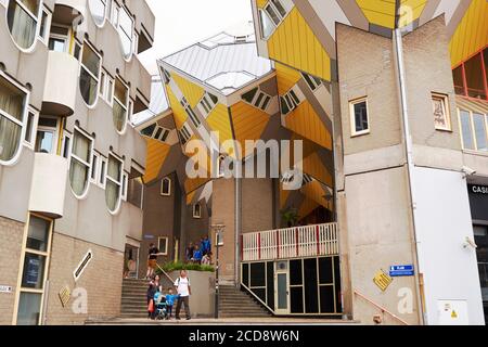 Paesi Bassi, provincia dell'Olanda meridionale, Rotterdam, le case a cubo (Kubuswoningen) realizzate dall'architetto Piet Blom Foto Stock