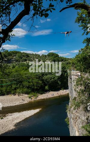 Francia, Ardeche, Berrias et Casteljau, il Chassezac, Mazet Plage, Ardeche Slackline Meeting Foto Stock