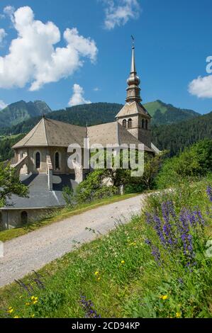 Francia, alta Savoia, massiccio di Chablais, valle dell'Abondance, Abondance, la chiesa Notre Dame de l'Assomption Foto Stock