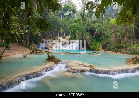 Laos, provincia di Luang Prabang, cascate di Kuang si Foto Stock